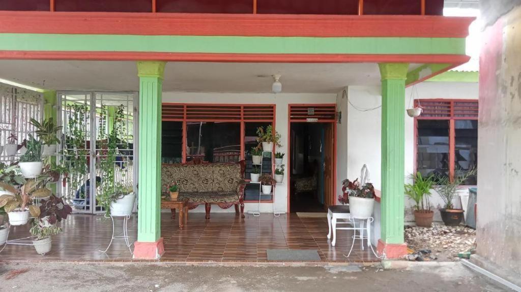 Oyo 91477 Fazira Home Stay Syariah Sibolga Luaran gambar